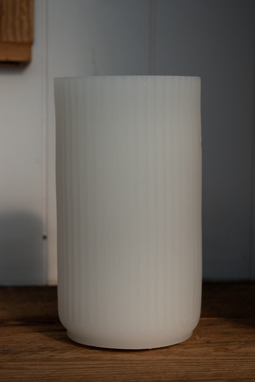 Vertical Fountain Candle, White