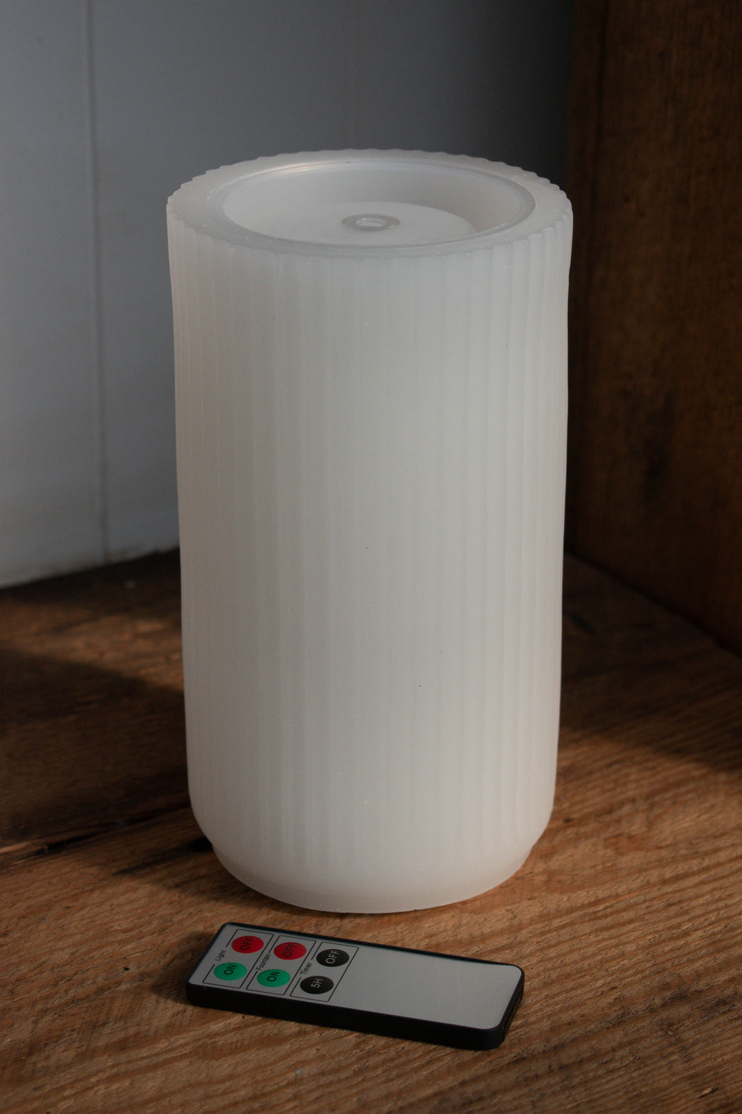 Vertical Fountain Candle, White